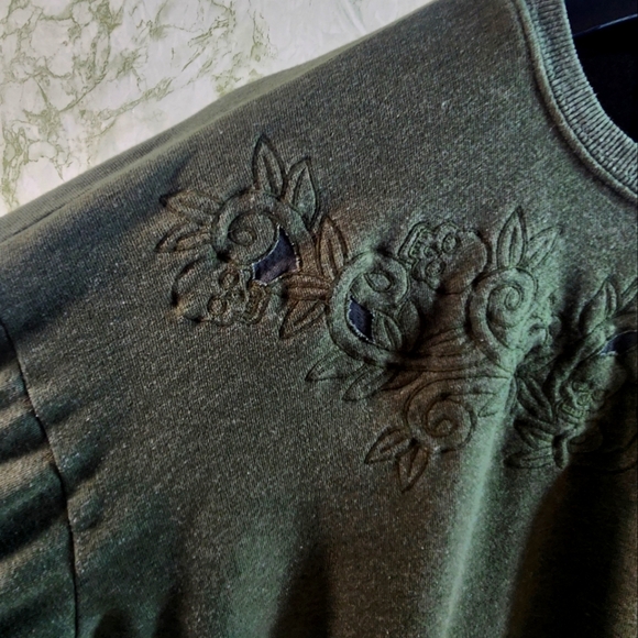 TORRID Floral/Skull Embroidered Design Crewneck Sweatshirt - Picture 2 of 13